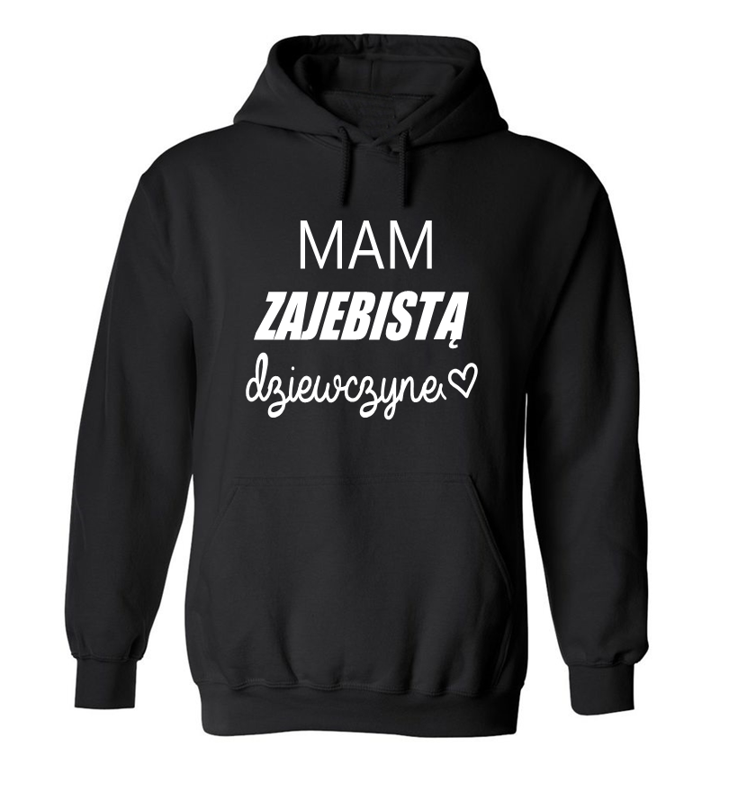 mam zajebistą dziewczynę bluza dla par zakochanych dla niego z kapturem czarna.png