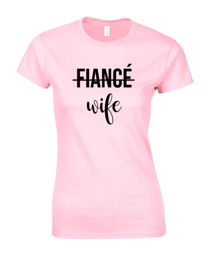 koszulka damska fiance wife na wieczór panieński dla panny młodej pudrowyróż.png