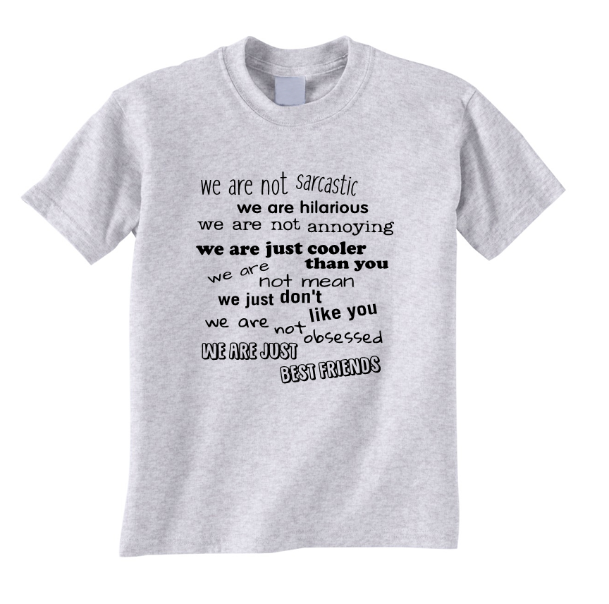 koszulka WE ARE JUST BEST FRIENDS dla przyjaciół przyjaciółek śmieszna zabawna z nadrukiem napisami na prezent szara.png