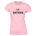 pudrowa koszulka dla przyjaciółki z napisem BFF SISTER ; modna damska bluzka dla przyjaciółek - fajny pomysł na prezent ; koszulki przyjaźni sklep internetowy