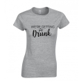 koszulka damska WE'RE GETTING DRUNK na wieczór panieński dla druhny świadkowej  szary przod.jpg