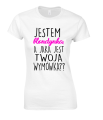 KOSZULKA DAMSKA z nadrukiem JESTEM BLONDYNKĄ a jaka jest twoja wymówka napisami śmiesznymi zabawna kobieta prezent biała.png