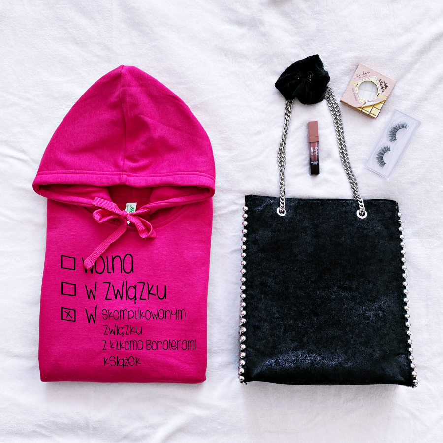 bluza z kapturem damska WOLNA W ZWIĄZKU ksiązki books kangurka z napisami dla książkoholiczki motyw książek.png