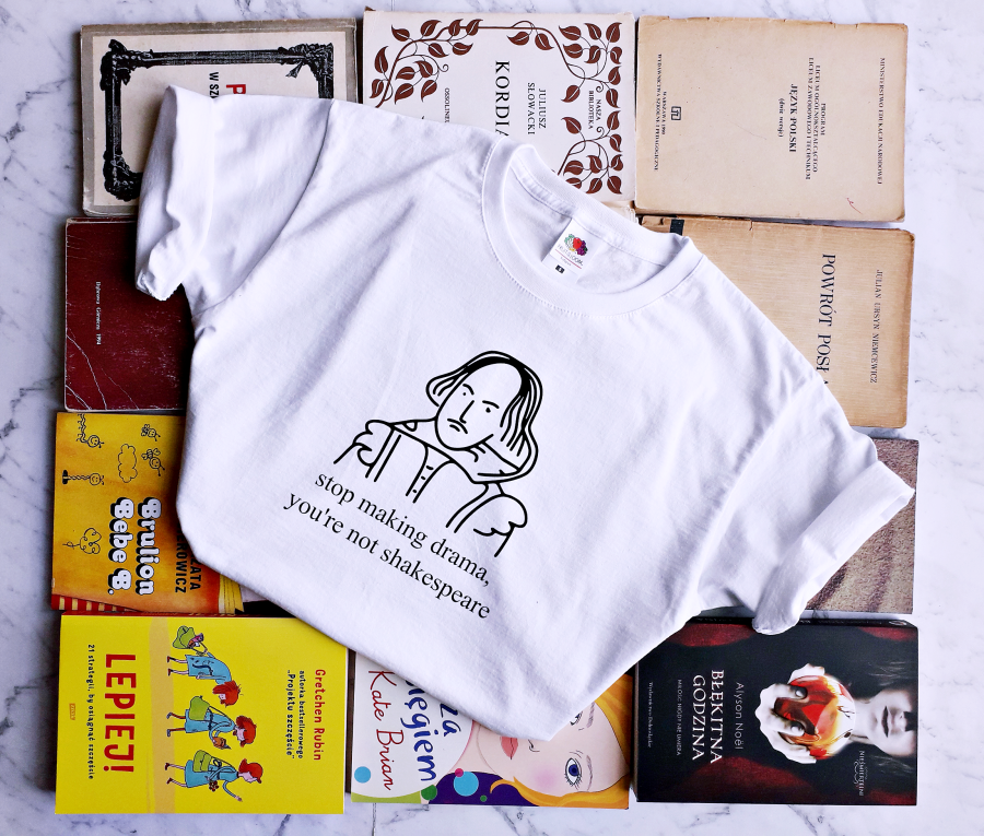 koszulka STOP MAKING DRAMA biała zdjęcie.png