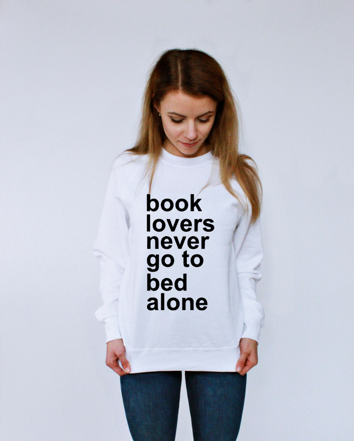 book lovers never go to bed alone biała zdj.png